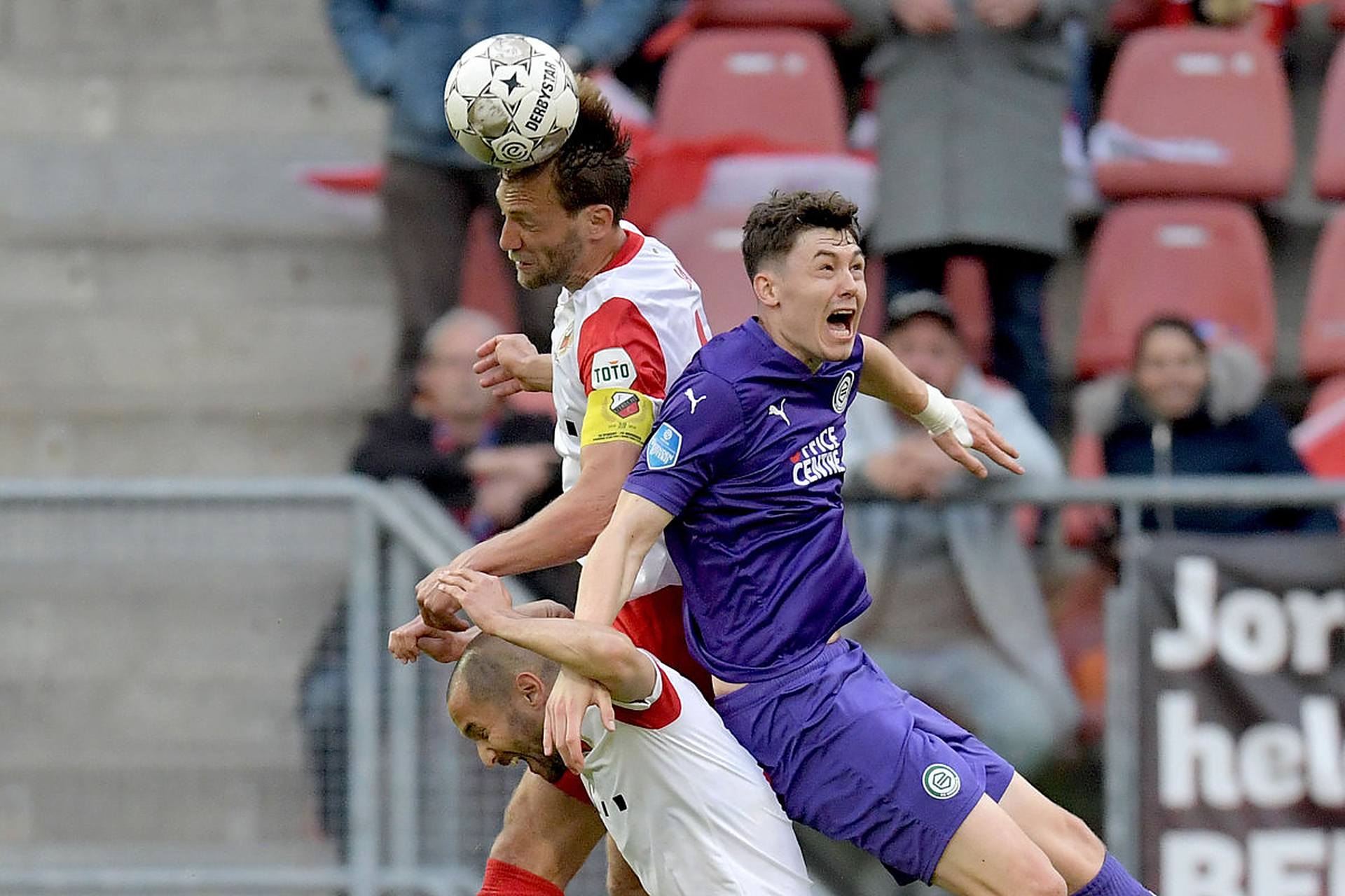 她已在多项 她已在多项